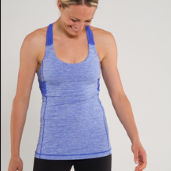 Lululemon spin me tank size 6. Twist back, adjustable shelf bra. Luxtreme.